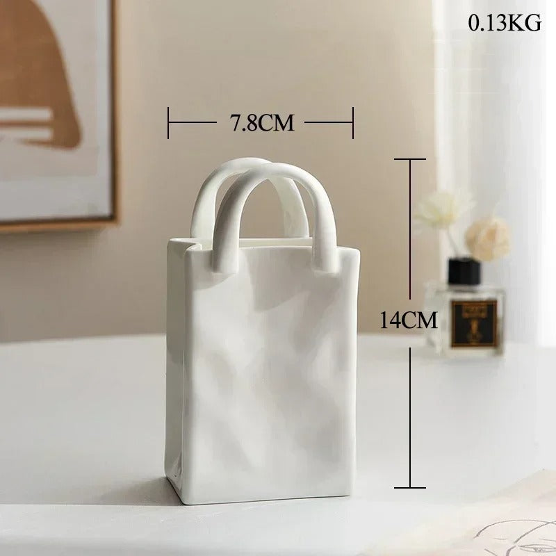 Elegant Ceramic Vase – A Versatile Centerpiece for Any Room