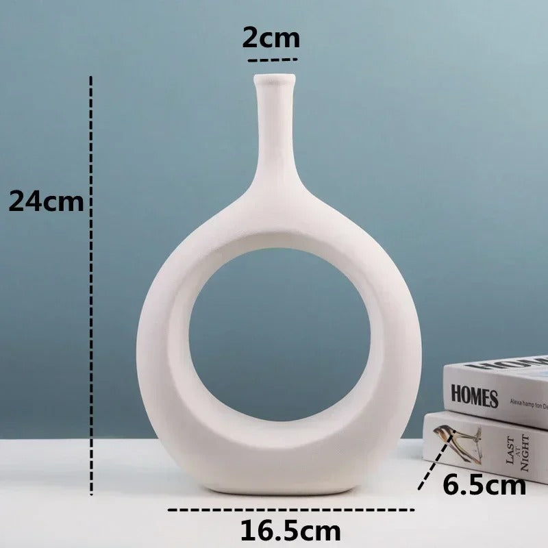 Elegant Ceramic Vase – A Versatile Centerpiece for Any Room