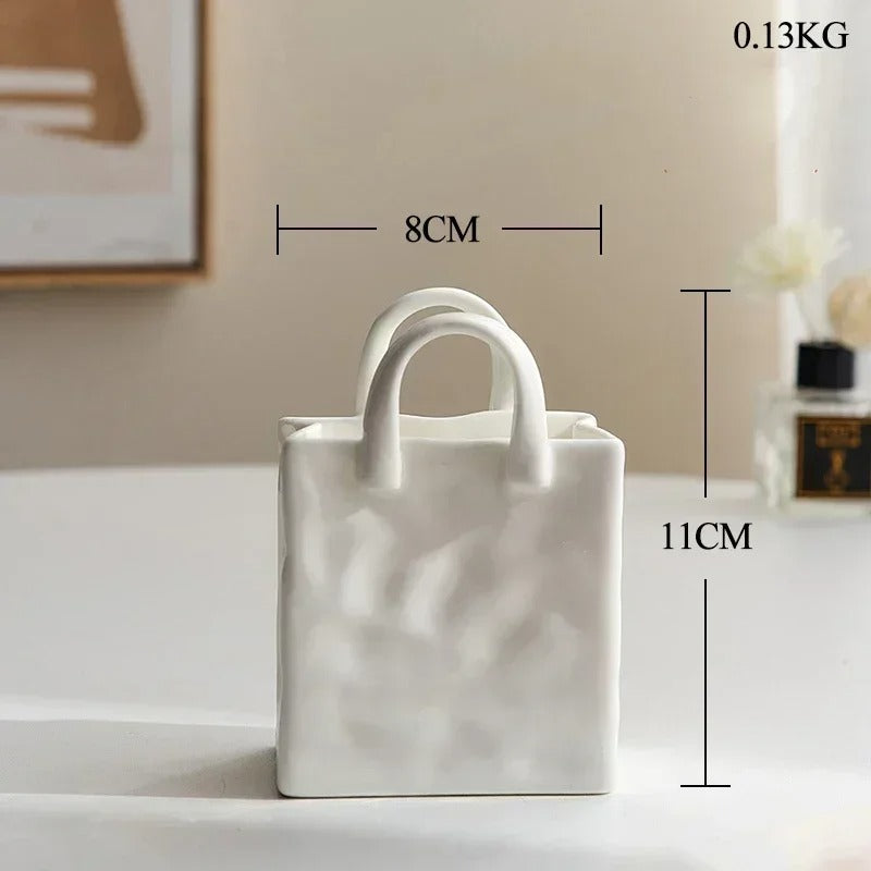 Elegant Ceramic Vase – A Versatile Centerpiece for Any Room