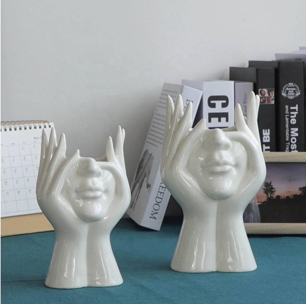 Elegant Ceramic Vase – A Versatile Centerpiece for Any Room